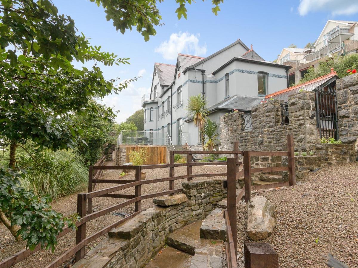 Pendine Manor Exterior photo