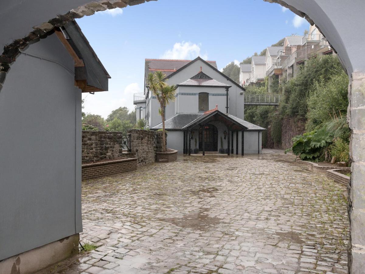 Pendine Manor Exterior photo